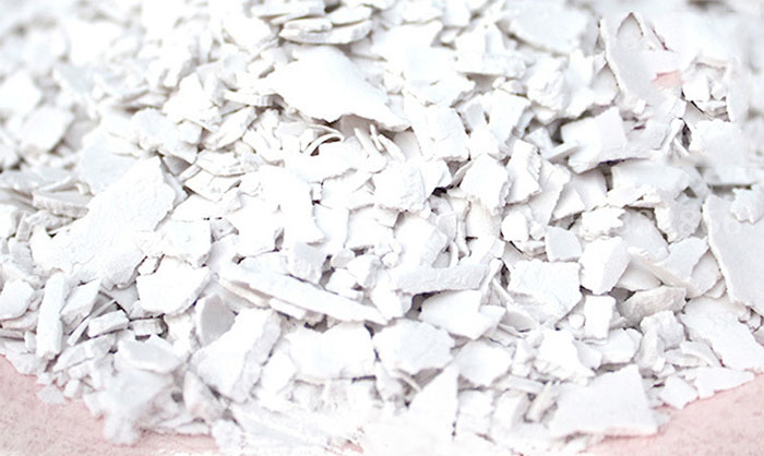  藕粉屬一種堿性的物料，所以對于普通振動篩的選擇就需要注意其材質(zhì)方面。